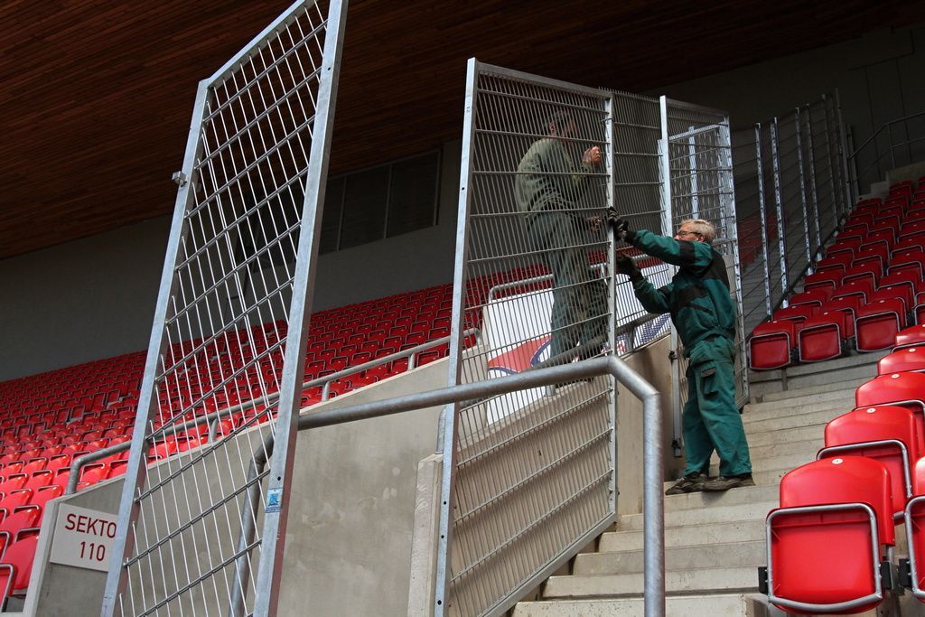 Stadion v Edenu po výtržnostech fanoušků