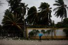 Hurikán Matthew se blíží k Floridě, USA evakuují miliony lidí. Obětí živlu už je nejméně 140