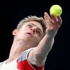 Jihoafrický tenista Kevin Anderson v utkání pařížského turnaje Masters 2012 proti Čechovi Tomáši Berdychovi.