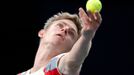 Jihoafrický tenista Kevin Anderson v utkání pařížského turnaje Masters 2012 proti Čechovi Tomáši Berdychovi.