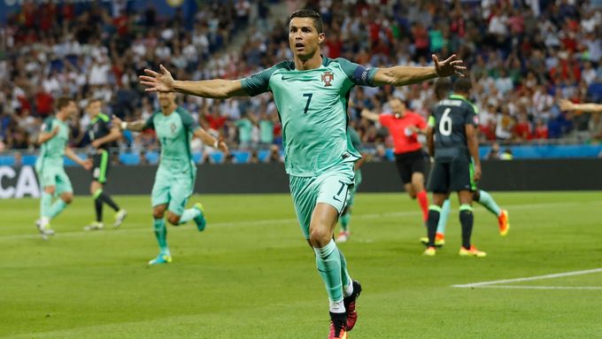 Euro 2016, Portugalsko-Wales: Cristiano Ronaldo slaví gól na 1:0