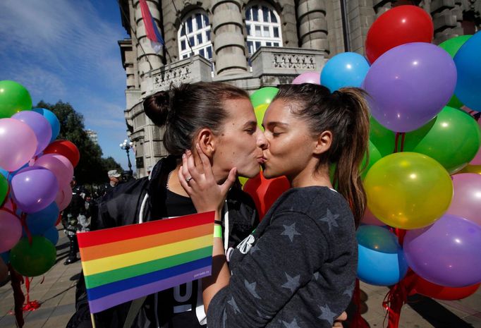 Srbové po čtyřech letech povolili průvod homosexuálů.