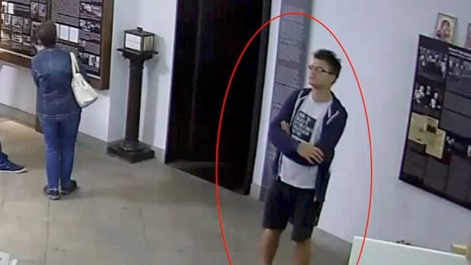 Mladík ukradl peníze darované muzeu. Pokladničku vypáčil v kryptě