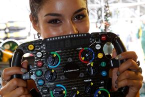 Kolik stojí vůz formule 1? Jako garáž plná Rolls-Royců