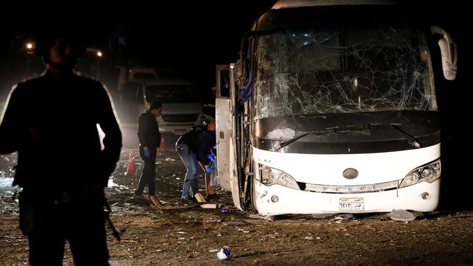 Exploze v autobusu v Gíze.