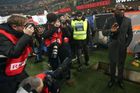 Seedorf začal trenérskou kariéru v Miláně těsnou výhrou