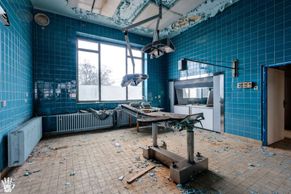 "Ticho tady šeptá příběhy." Objevování zapomenutých míst propadla už jako malá