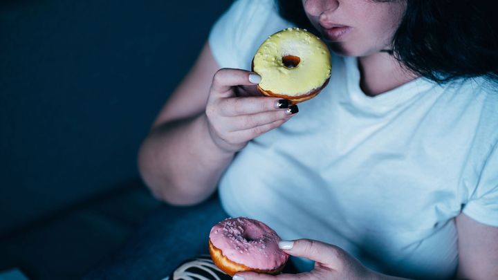 Jídlo jako náplast na bolavou duši. Když lidé krmí a zajídají emoce; Zdroj foto: Shutterstock