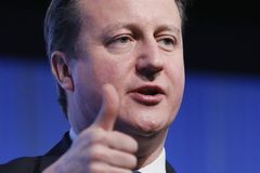 Zklamání pro Camerona, konzervativci selhali ve volbách