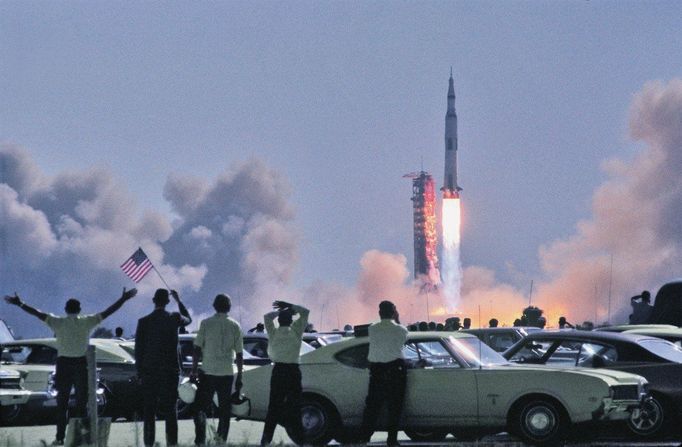 Americká vesmírná mise Apollo 11 v roce 1969, v rámci které lidstvo poprvé vkročilo na půdu Měsíce.