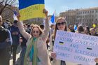 Rusové v Praze protestovali proti Putinovi a válce na Ukrajině