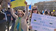 Rusové v Praze protestovali proti Putinovi a válce na Ukrajině