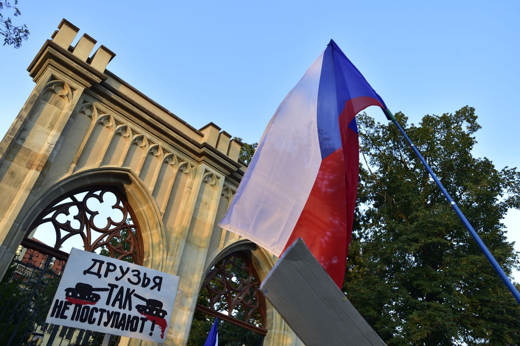 demonstrace ruská ambasáda