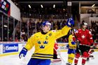 Video: Švédský kapitán po prohraném finále zahodil stříbrnou medaili. A ona se mu vrátila