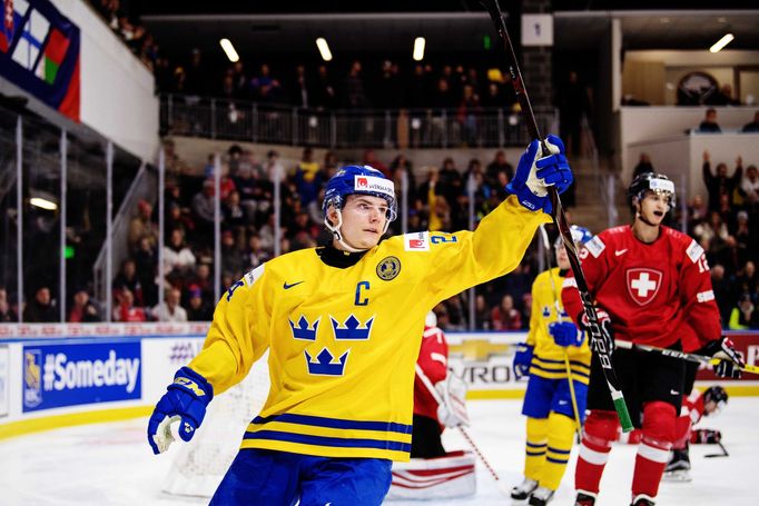 Lias Andersson v utkání proti Švýcarsku.