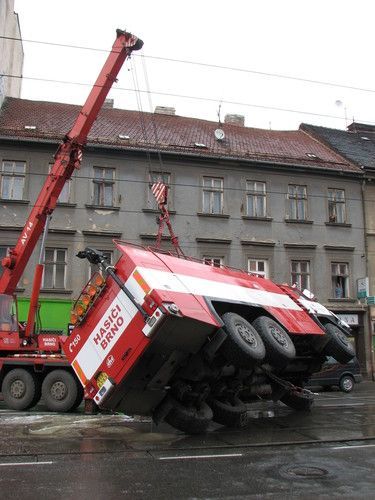 Nehoda hasičské cisterny v Brně