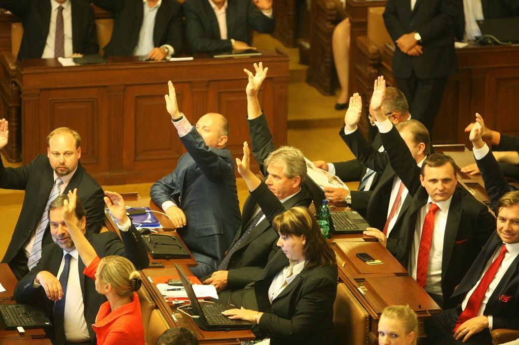 Sněovna jedná o svém rozpuštěn