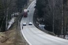 Řidič na Ostravsku srazil chodce, z místa činu ujel