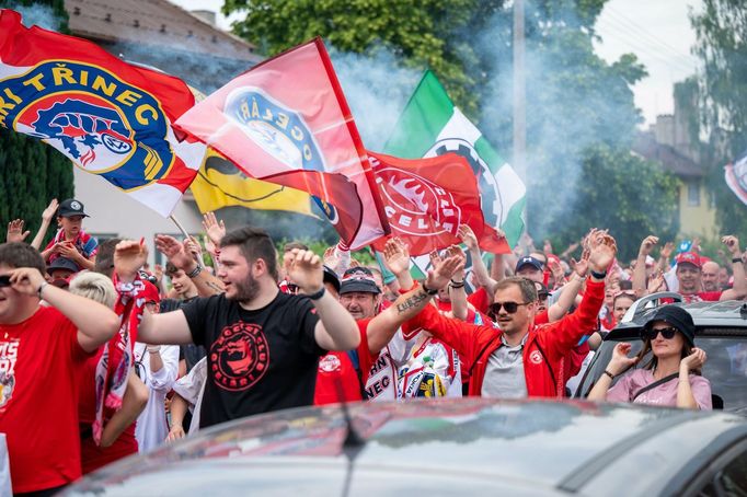 Třinečtí fanoušci při loučení se starou Werk Arenou