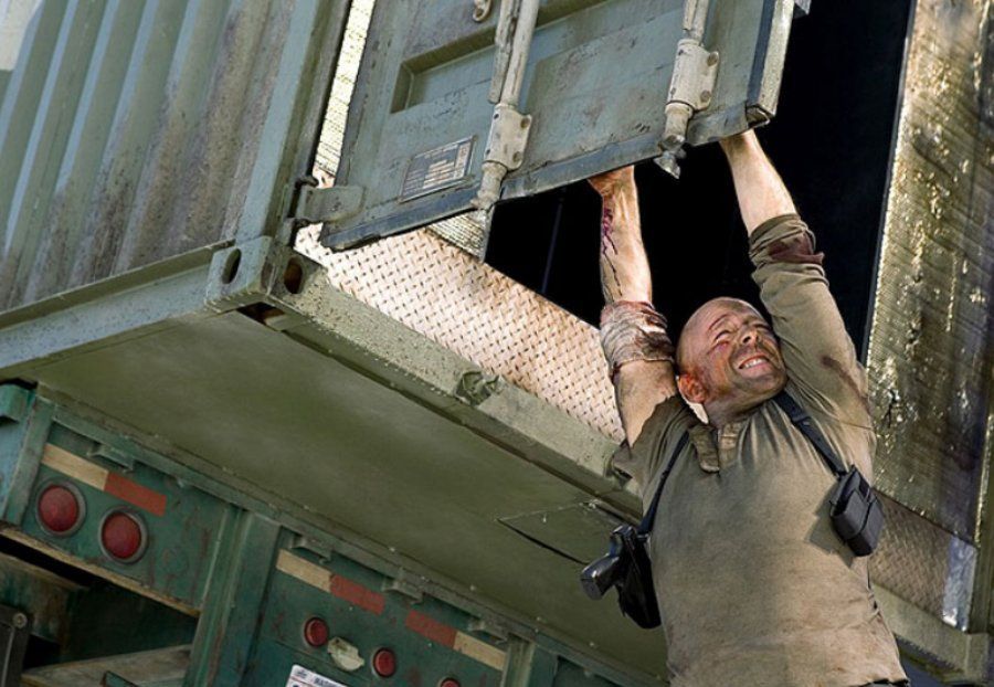 Bruce Willis - Smrtonosná past 4