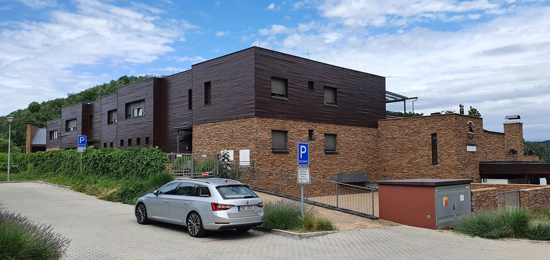 Chaty, chalupy, apartmány, rekreační zařízení