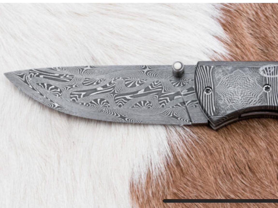 Z výstavy zmizel vzácný nůž z mamutího klu. Policie ukázala videozáznam