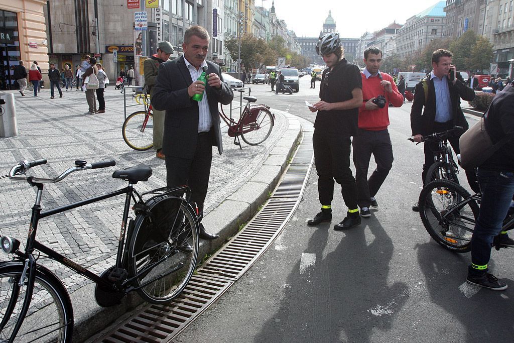 Náměstek ministra na kole