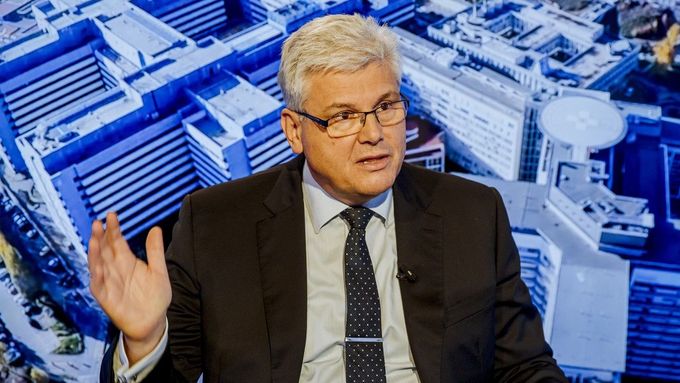 Bývalý dlouholetý ředitel nemocnice Motol Miloslav Ludvík (na archivním snímku), který je aktuálně stíhaný spolu s dalšími 17 lidmi v motolské kauze kvůli ovlivňování zakázek, je vyšetřován ve vazbě.