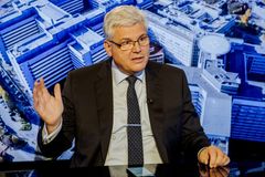 Záhadné lety pro Motol. Od armády je měl zdarma, pojišťovně fakturoval statisíce