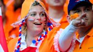 Fanynka nizozemských fotbalistů vyhlíží další zápas. Další vítězný zápas