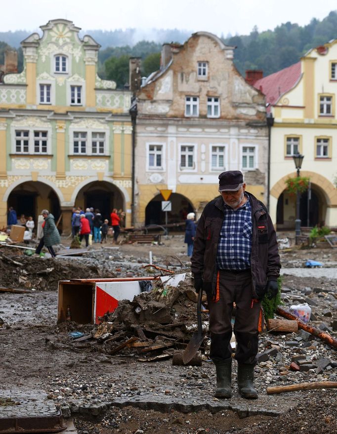 Polské město Ladek Zdrój po opadnutí vody.