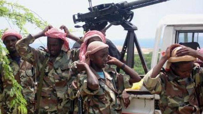 Vojáci somálského Svazu islámských soudů v Mogadišu. Zanedlouho budou možná čelit etiopské ofenzívě.