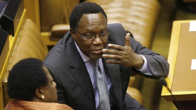Kgalema Motlanthe v jihoafrickém parlamentu těsně před svým zvolením do prezidentské funkce