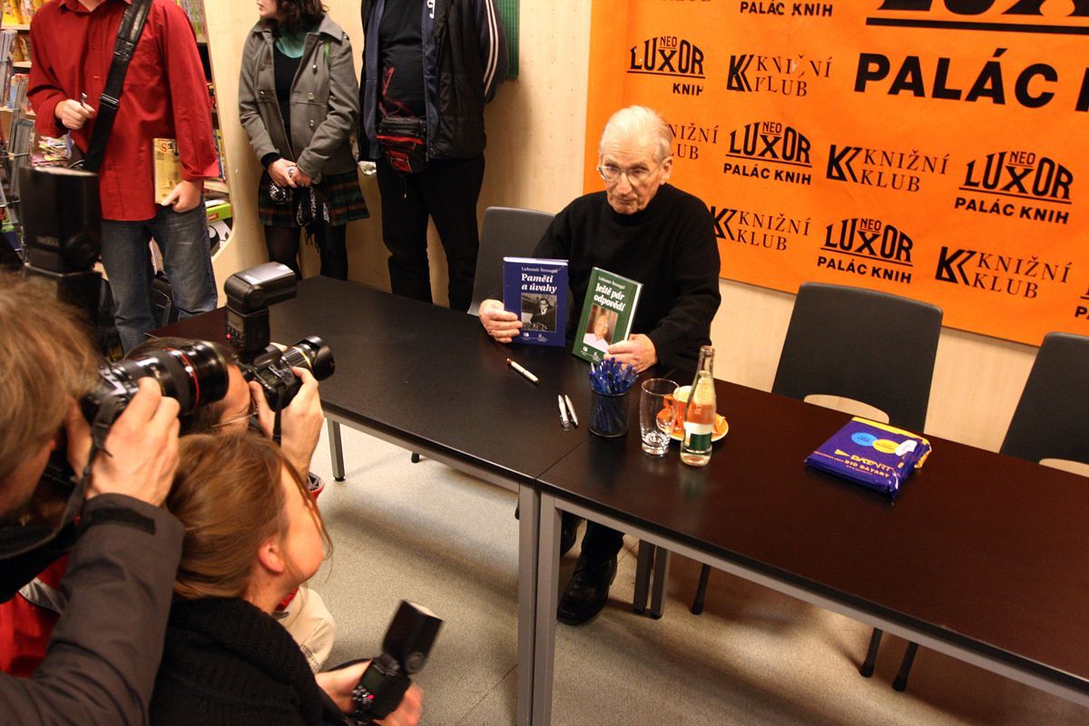 Autogramiáda Lubomíra Štrougala