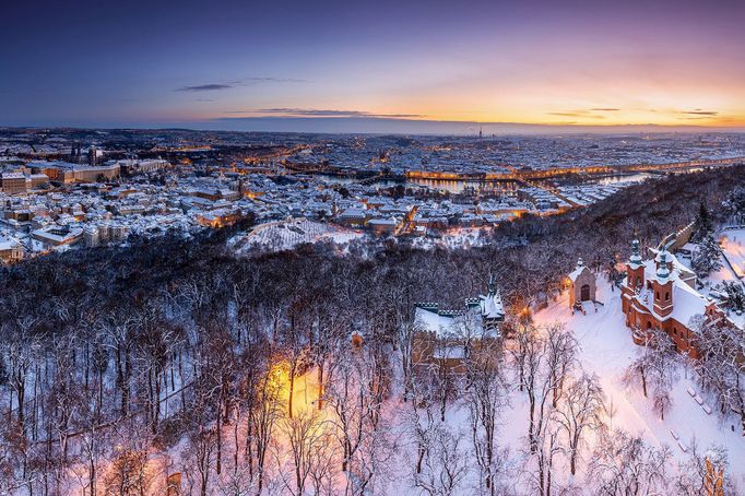 Průřez tvorbou externího fotografa Radoslava Vnenčáka za rok 2024.