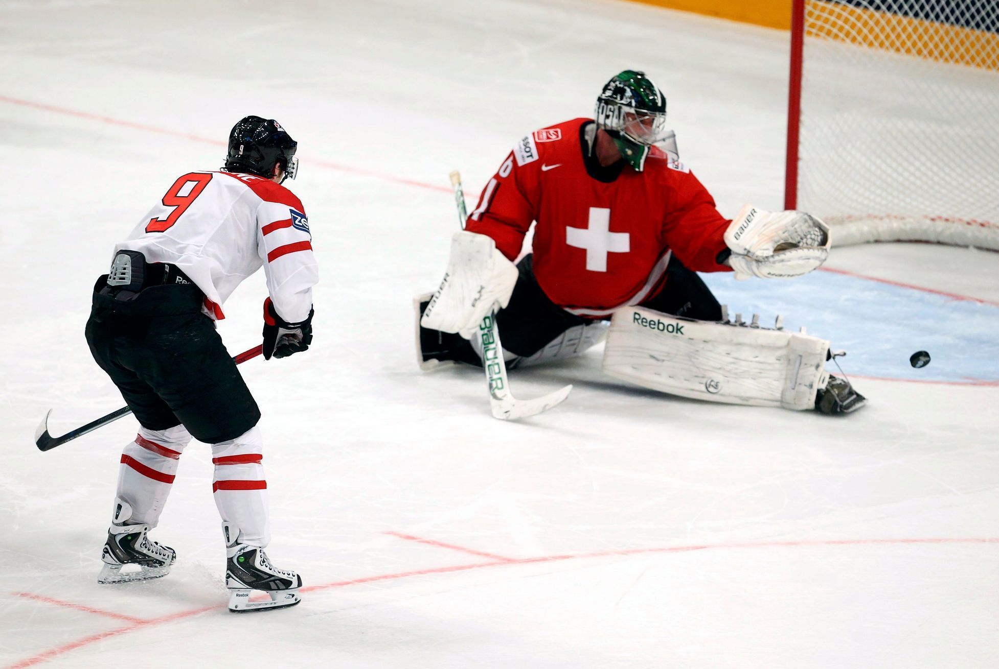 MS v hokeji 2013, Kanada - Švýcarsko: Matt Duchene - Martin Gerber, rozhodující neproměněný nájezd