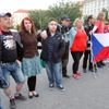 Muslimové v pražském katolickém chrámu