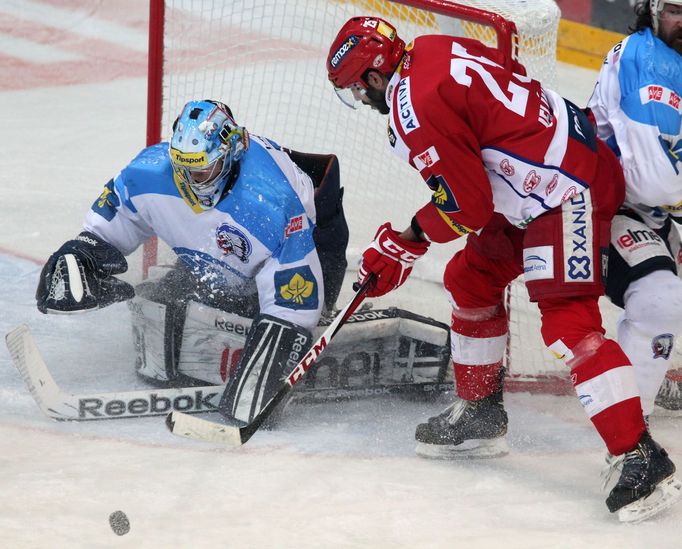 Hokej, extraliga, Slavia - Plzeň: Petr Jelínek (25) - Marek Mazanec