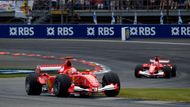 4. START VC USA 2005 V INDIANAPOLIS.  Klopené dráhy amerického oválu vůbec nevyhovovaly pneumatikám Michelin. V pátek vážně havaroval Ralf Schumacher a protože jednání s FIA ztroskotala, všechny týmy obouvající francouzské gumy po zaváděcím kole zamířily zpět do boxů. Naštvaní američtí diváci tak viděli frašku o šesti vozech, kterou opanovalo Ferrari. Tiago Monteiro s Jordanem poprvé a naposledy vystoupal na stupně vítězů. Minardi už nikdy více v jedné Grand Prix nezískalo "astronomických" sedm bodů.