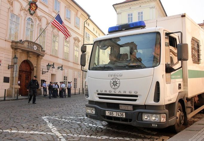 Policie očekává příchod průvodu odpůrců radaru u amerického velvyslanectví na Malé Straně.