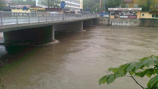 Na Moravě je vyhlášen povodňová pohotovost, srážky by měly ustupovat během soboty.