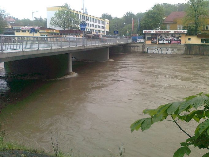 Na Moravě je vyhlášen povodňová pohotovost, srážky by měly ustupovat během soboty.