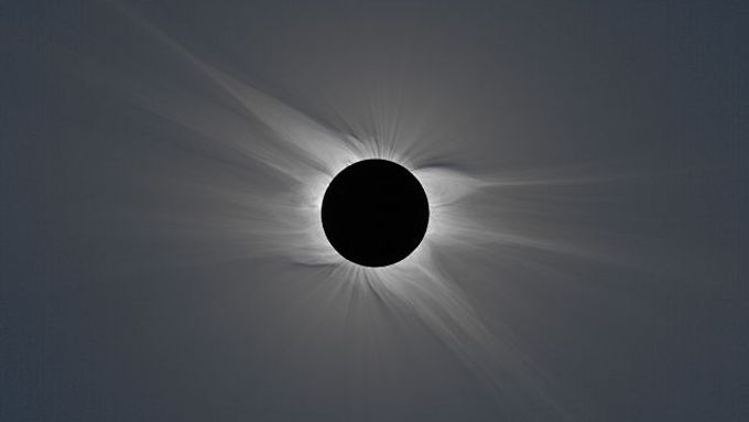Odborníci z Vysokého učení technického v Brně vytvořili unikátní snímek zatmění Slunce, které pozorovali před týdnem v Libyi a Turecku.