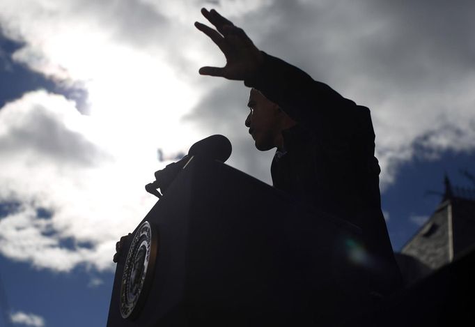 U.S. President Barack Obama speaks at an election campaign rally in Concord, New Hampshire, November 4, 2012. REUTERS/Jason Reed (UNITED STATES - Tags: POLITICS USA PRESIDENTIAL ELECTION ELECTIONS) Published: Lis. 4, 2012, 5:12 odp.