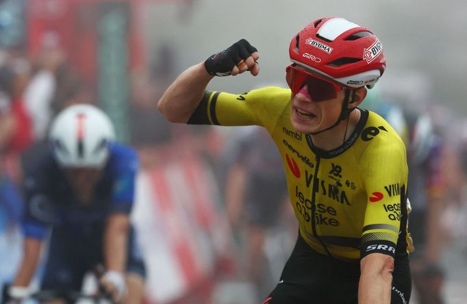 Jonas Vingegaard v cíli druhé etapy na Vueltě 2025