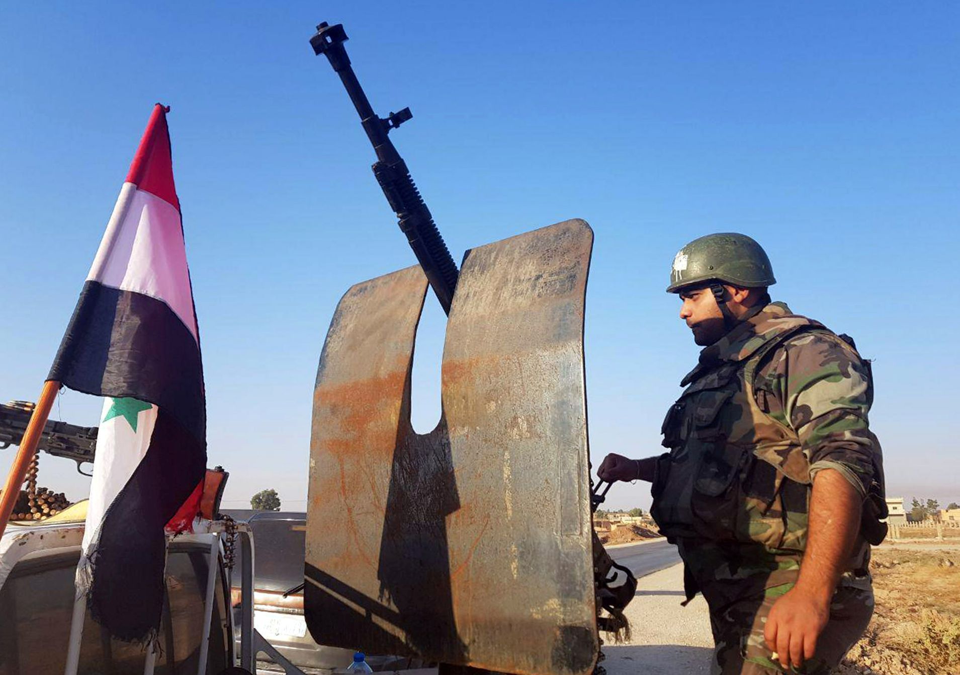 Voják syrské armády na severovýchodě země, kam si Kurdové vyžádali pomoc od režimu Bašára Asada.