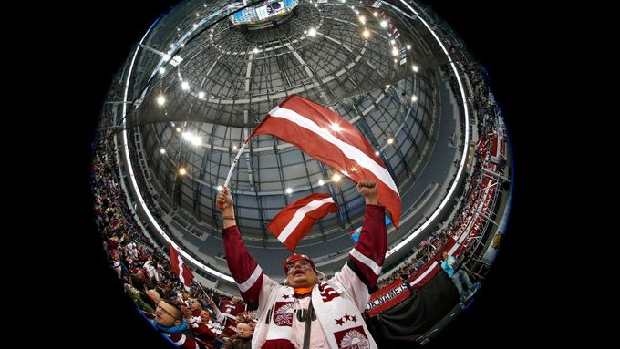 Podívejte se ve fotopřehledu Aktuálně.cz na nejzajímavější události prvního týdne mistrovství světa v hokeji.