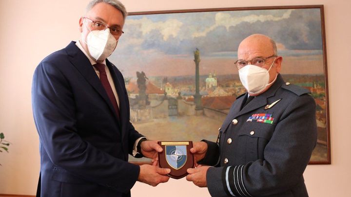 Hlavními hrozbami jsou podle NATO terorismus a Rusko, řekl Metnar; Zdroj foto: Twitter Lubomíra Metnara