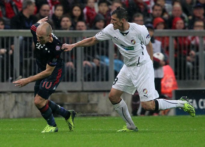 LM, Bayern Mnichov - Plzeň: Arjen Robben - Marián Čišovský