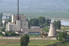 Z reaktoru v KLDR jde pára, podle Rusů hrozí katastrofa